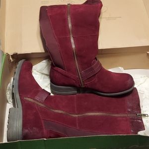 Earth Brand wide calf boots